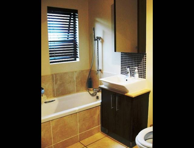 1 BEDROOM APARTMENT FOR SALE IN LONEHILL